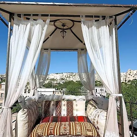Alaturca House فندق
