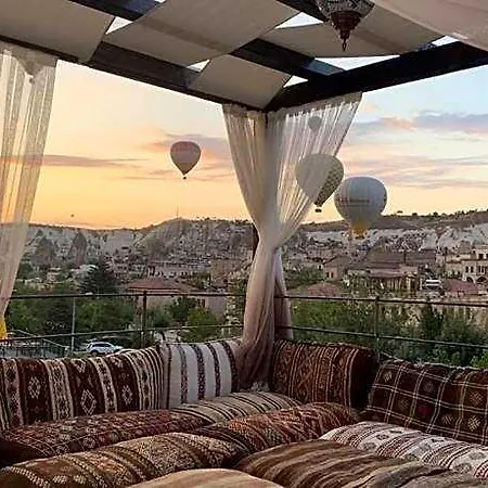 Alaturca House فندق